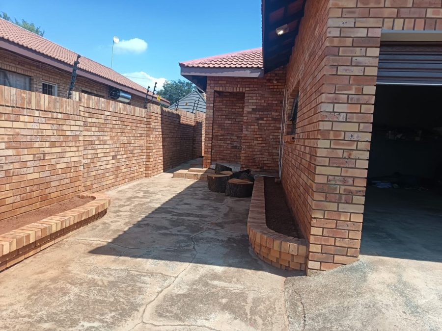 4 Bedroom Property for Sale in Minerva Gardens Northern Cape